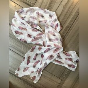 🌻HP!🌻 Light Scarf with feather motif
